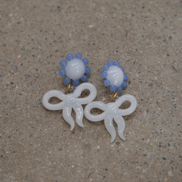 LEVENS 25 Autumn/Winter XL Bow Earrings LVS-AW25BWE-WHT/BL-WHITE/BLUE
